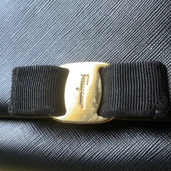 Salvatore Ferragamo Vara Mini bag lightly worn , new chain  black pebble leather - Picture 14 of 16